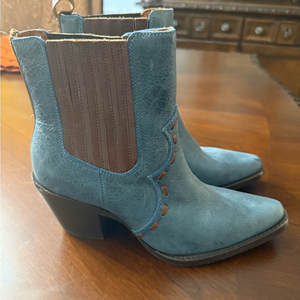 Elegant Blue Ankle Boots with Brown Accents